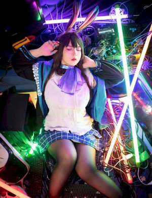 欧美明星长羽绒服街拍_4K免费在线播放